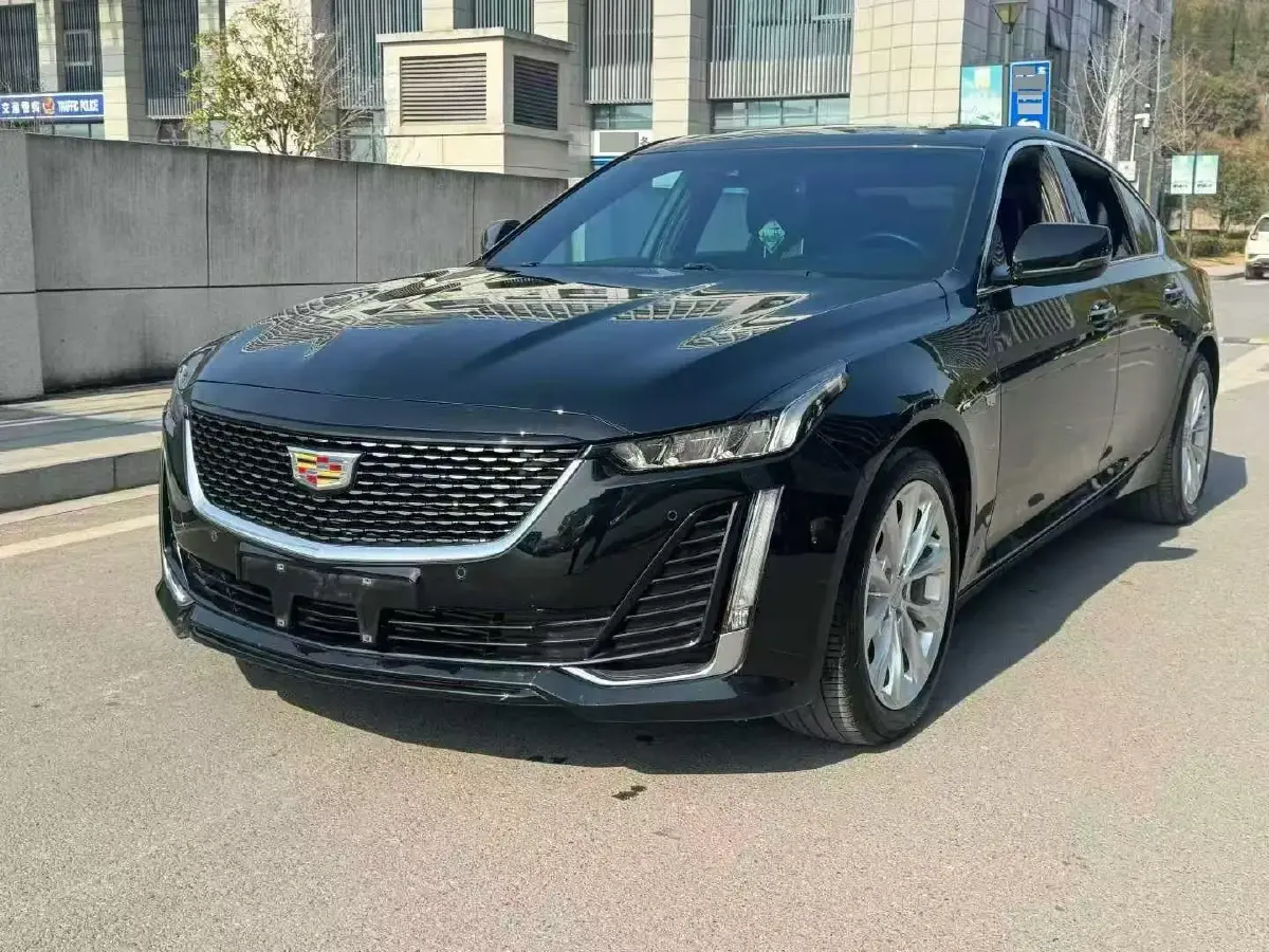 2022 Cadillac CT5 2.0T 237HP L4 10AT