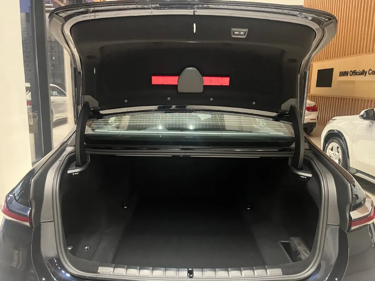 2023 BMW 7 Series 3.0T 381HP L6 8AT,autocango,china used car exporter,china ev exporter,chinese used car exporter,chinese used ev exporter