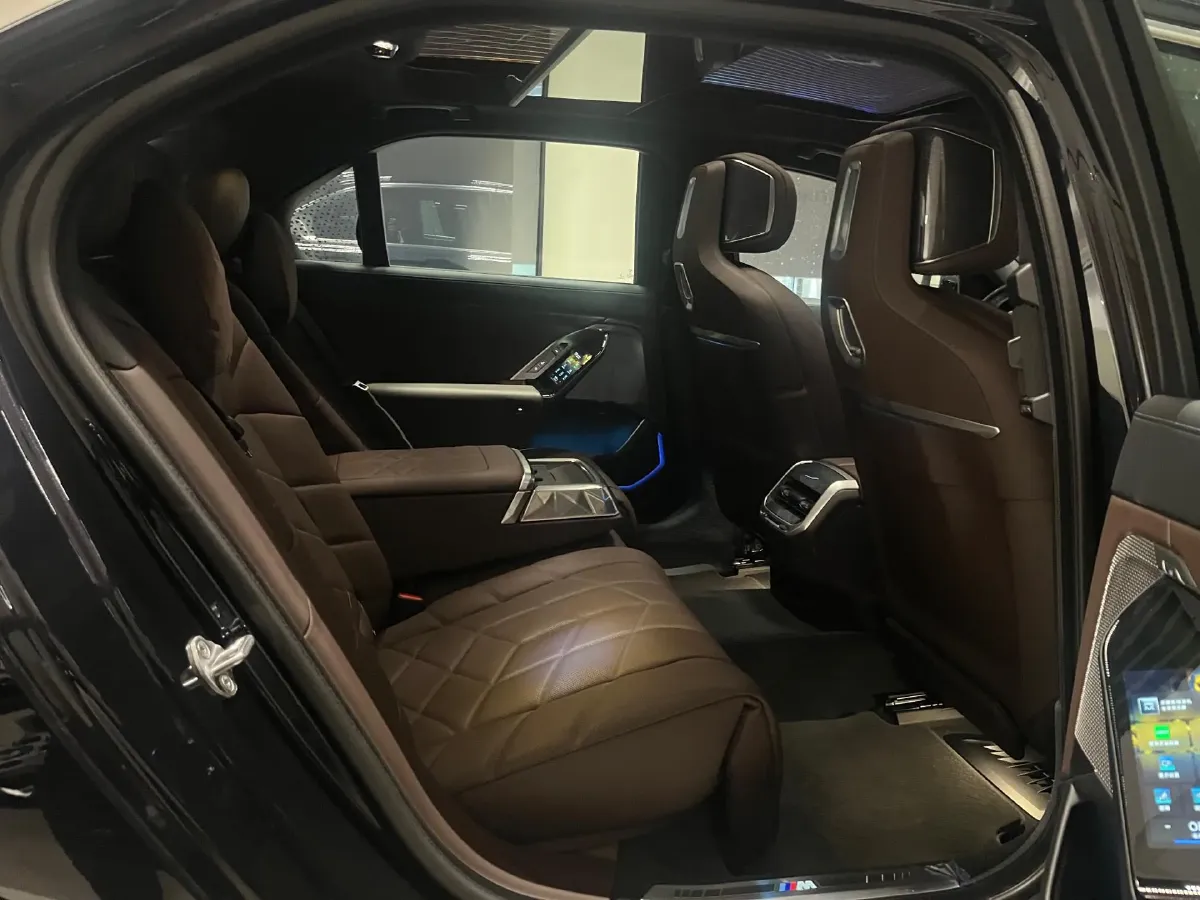 2023 BMW 7 Series 3.0T 381HP L6 8AT,autocango,china used car exporter,china ev exporter,chinese used car exporter,chinese used ev exporter