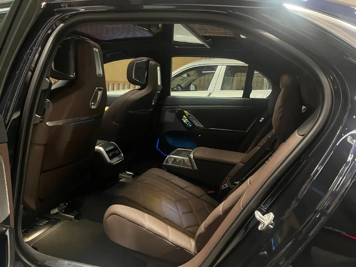 2023 BMW 7 Series 3.0T 381HP L6 8AT,autocango,china used car exporter,china ev exporter,chinese used car exporter,chinese used ev exporter