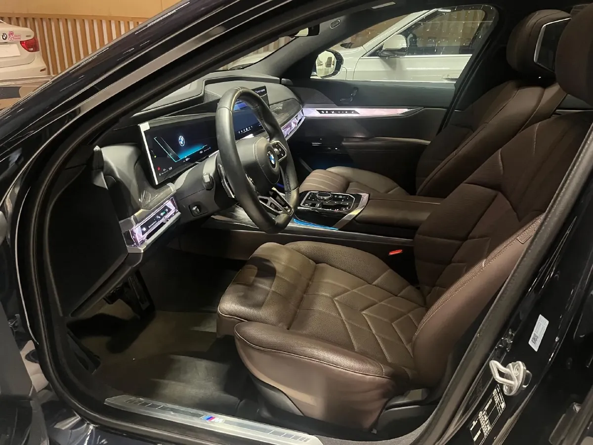 2023 BMW 7 Series 3.0T 381HP L6 8AT,autocango,china used car exporter,china ev exporter,chinese used car exporter,chinese used ev exporter