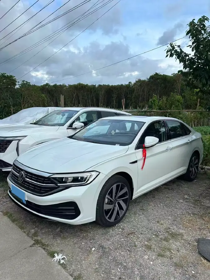 2025 Volkswagen Sagitar 1.5T 160HP L4 7DCT