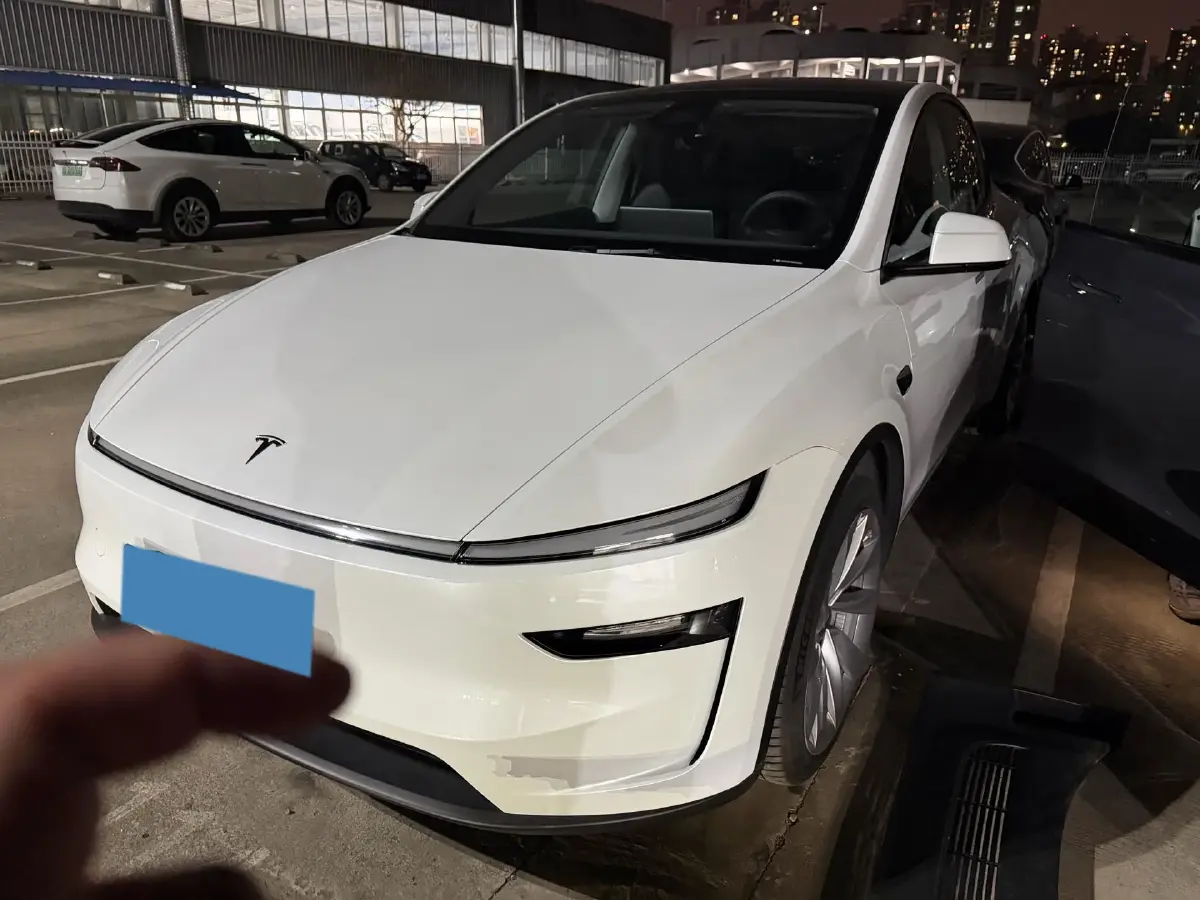 2025 Tesla Model Y BEV 62.5KWH