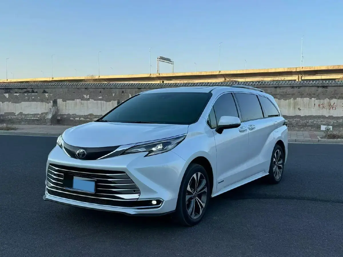2021 Toyota Sienna 2.5L 192HP L4 E-CVT Hybrid