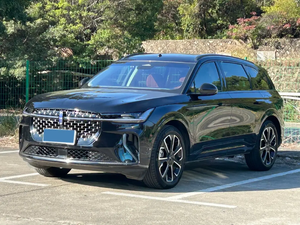 2023 Lincoln Nautilus 2.0T 282HP L4 E-CVT Hybrid