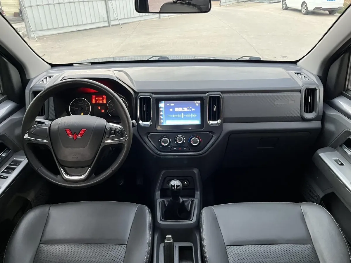 2021 WuLing ZhentTu 1.5L 99HP L4 5MT,autocango,china used car exporter,china ev exporter,chinese used car exporter,chinese used ev exporter