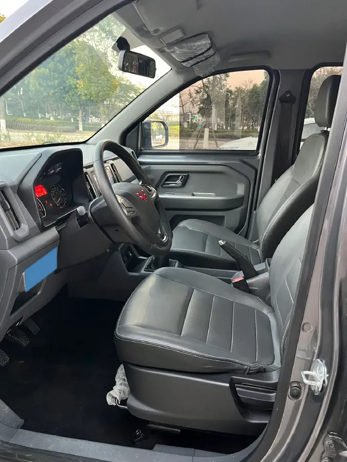 2021 WuLing ZhentTu 1.5L 99HP L4 5MT,autocango,china used car exporter,china ev exporter,chinese used car exporter,chinese used ev exporter