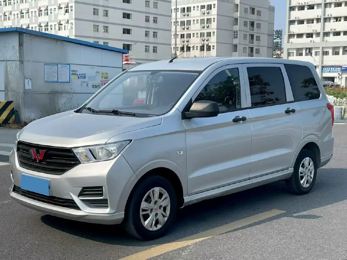 2021 WuLing RongGuang New Truck 1.5L 99HP L4 5MT
