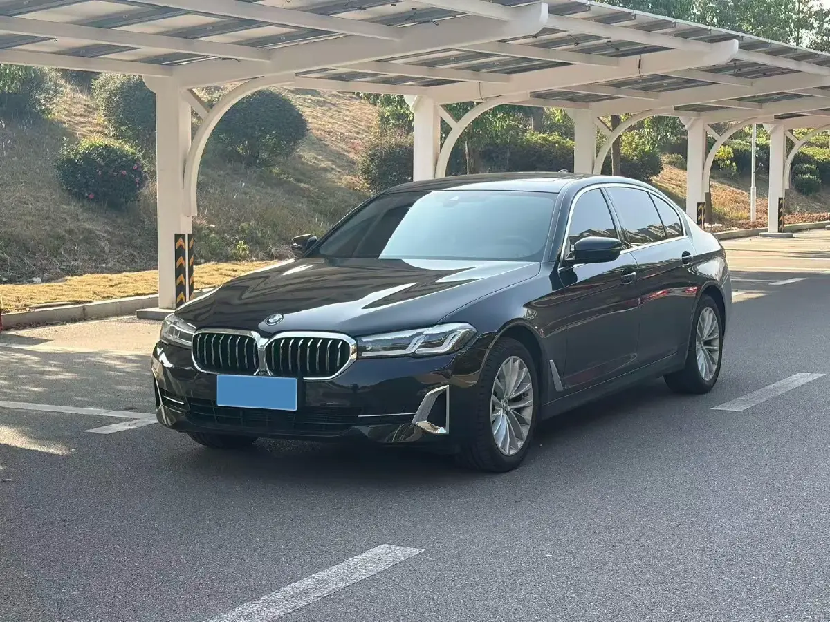 2022 BMW 5 Series 2.0T 184HP L4 8AT