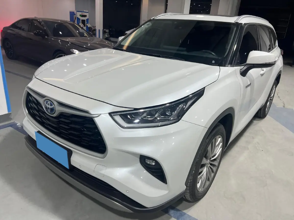 2022 Toyota Highlander 2.5L 192HP L4 E-CVT Hybrid