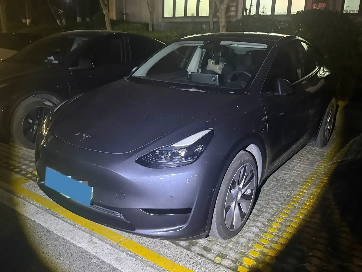 2022 Tesla Model Y BEV 60KWH