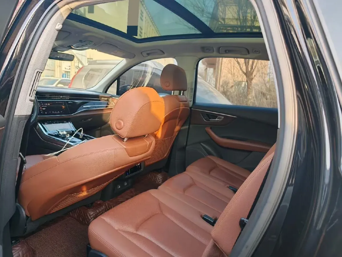 2021 Audi Q7 2.0T 245HP L4 8AT,autocango,china used car exporter,china ev exporter,chinese used car exporter,chinese used ev exporter