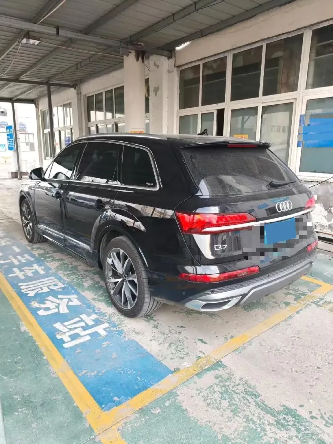 2021 Audi Q7 2.0T 245HP L4 8AT,autocango,china used car exporter,china ev exporter,chinese used car exporter,chinese used ev exporter