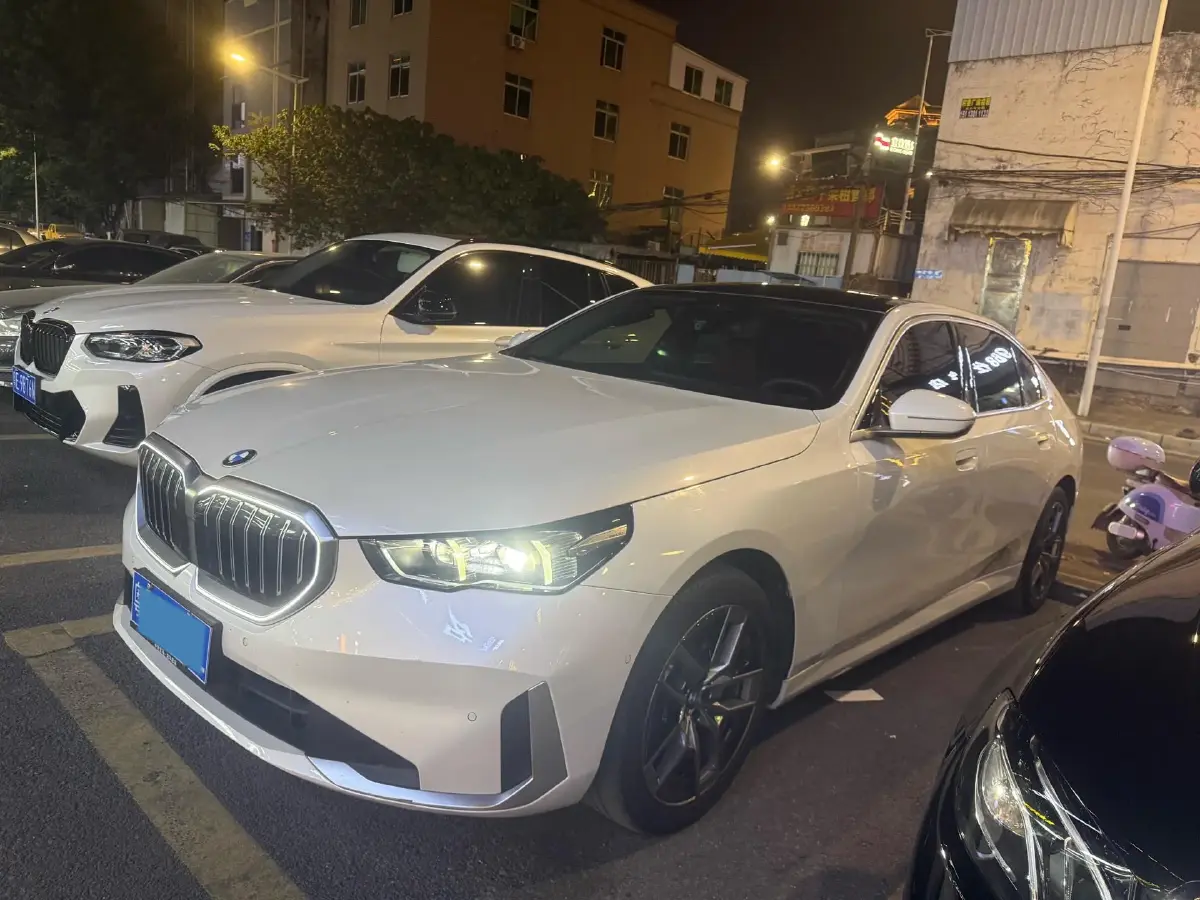 2024 BMW 5 Series 2.0T 258HP L4 8AT