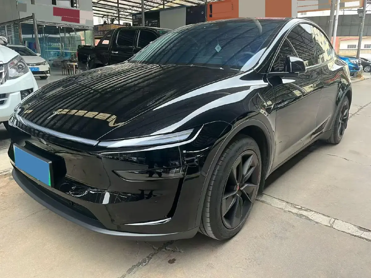 2025 Tesla Model Y BEV 62.5KWH