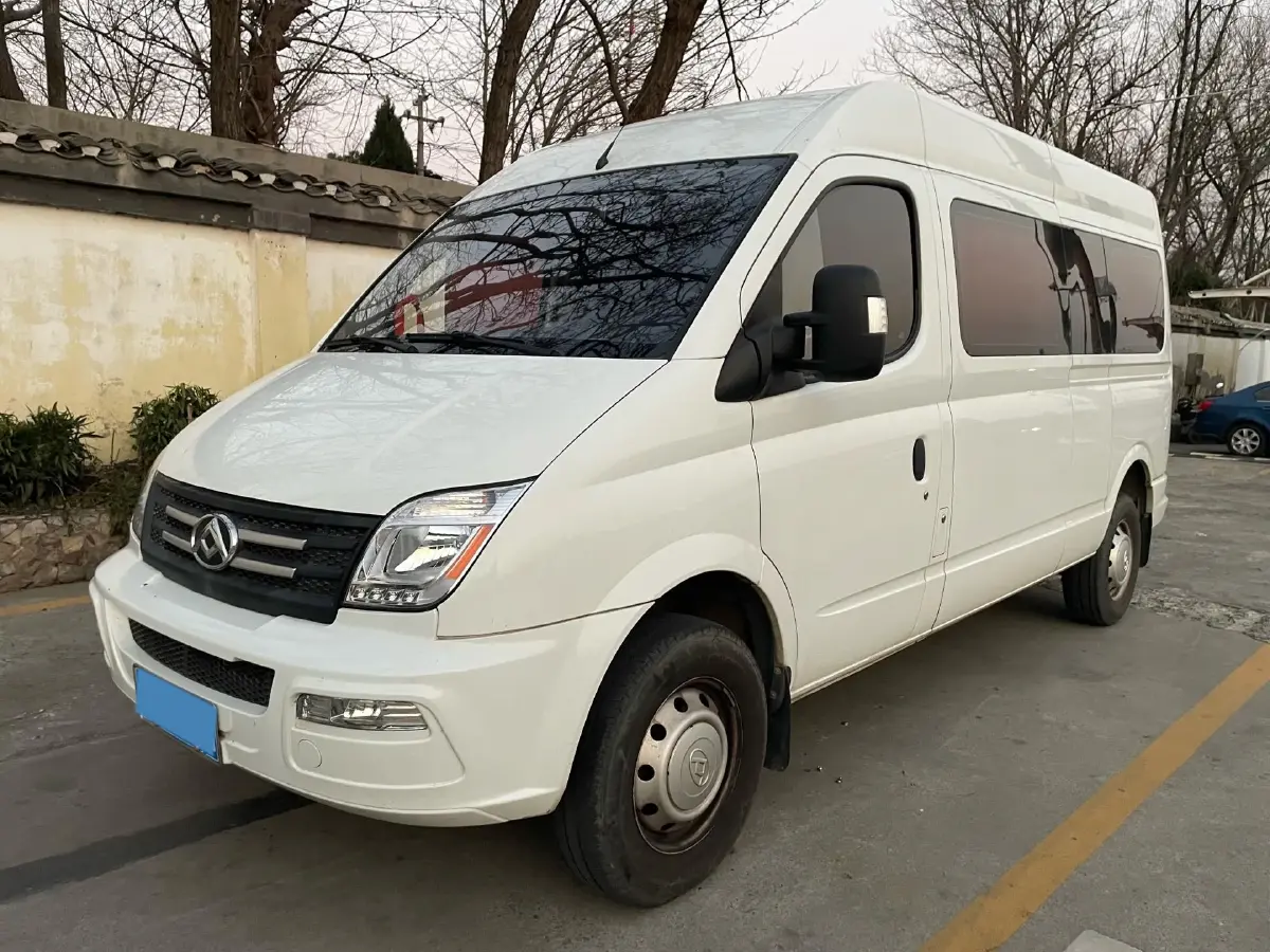 2023 MAXUS XinTu V80 2.0T 127HP L4 6MT