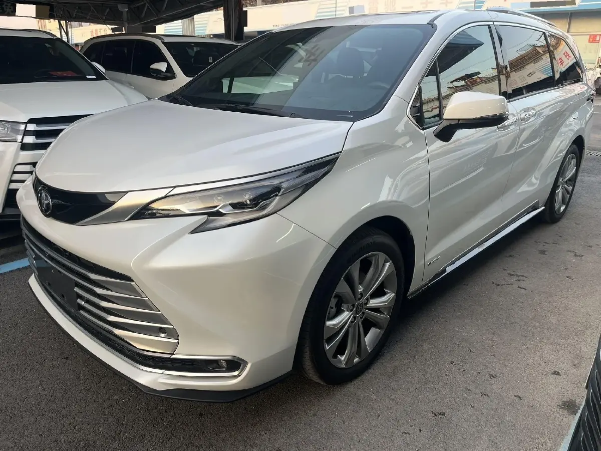 2024 Toyota Sienna 2.5L 189HP L4 E-CVT Hybrid