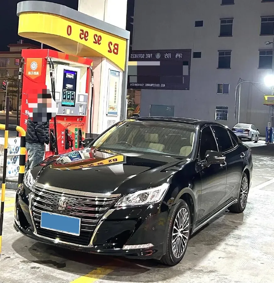 2018 Toyota Crown 2.0T 235HP L4 8AT,autocango,china used car exporter,china ev exporter,chinese used car exporter,chinese used ev exporter