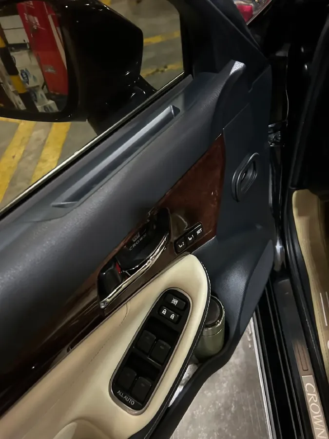 2018 Toyota Crown 2.0T 235HP L4 8AT,autocango,china used car exporter,china ev exporter,chinese used car exporter,chinese used ev exporter