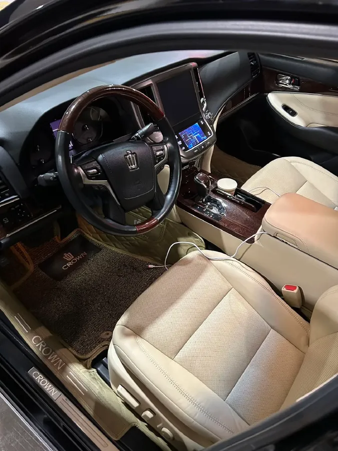 2018 Toyota Crown 2.0T 235HP L4 8AT,autocango,china used car exporter,china ev exporter,chinese used car exporter,chinese used ev exporter