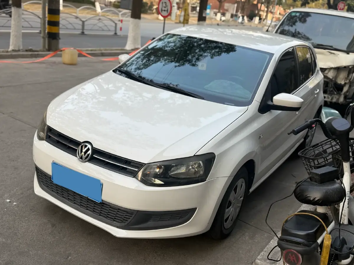 2013 Volkswagen Polo 1.4L 86HP L4 5MT