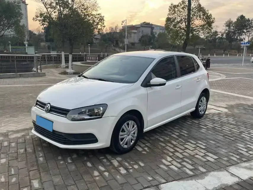 2016 Volkswagen Polo 1.4L 90HP L4 6AT