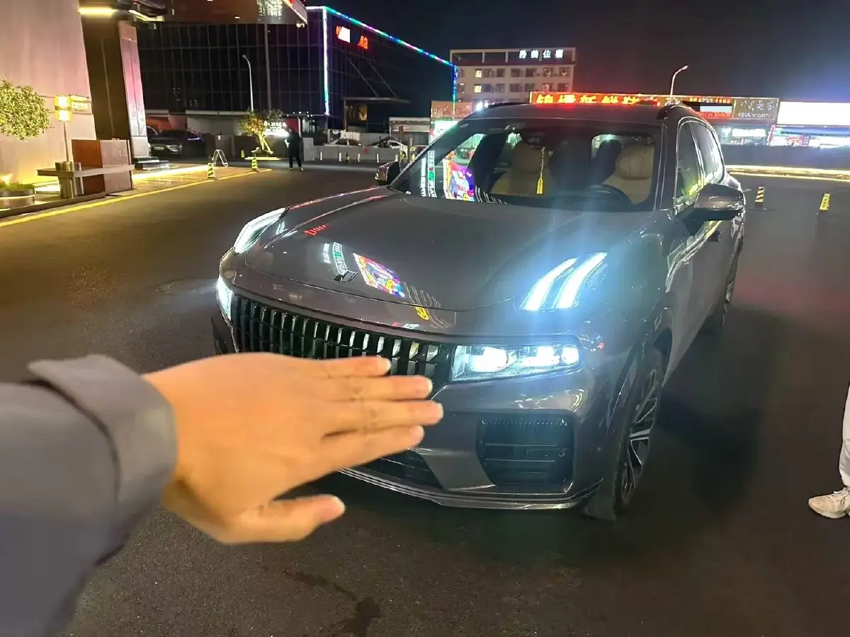 2023 LYNK&CO 09 EM-P 2.0T 254HP L4 3DHT PHEV 40.1KWH