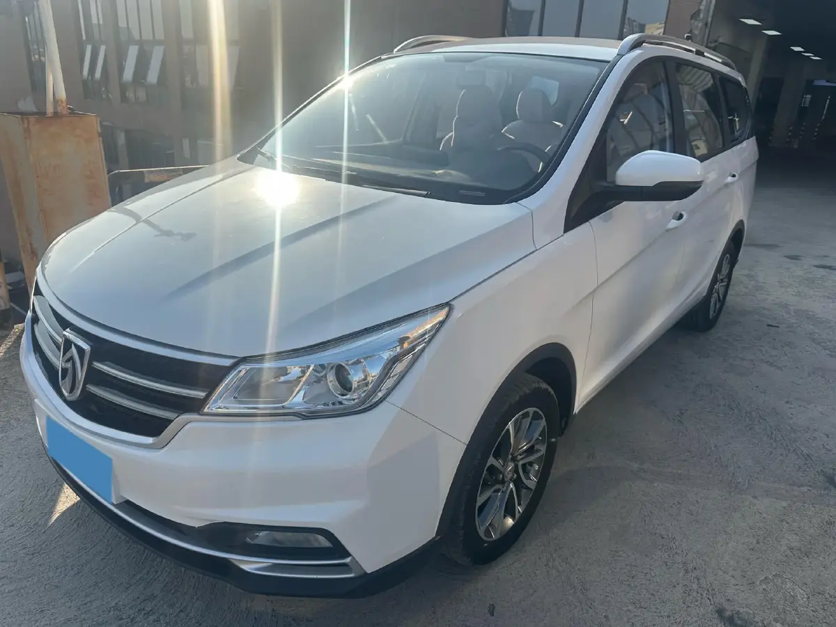 2016 BaoJun 730 1.5L 112HP L4 5MT