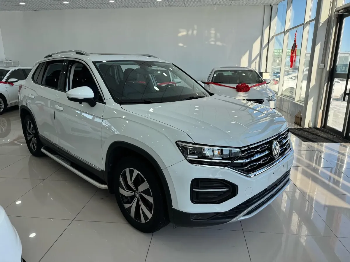 2019 Jeep Cherokee 2.0T 234HP L4 9AT,autocango,china used car exporter,china ev exporter,chinese used car exporter,chinese used ev exporter