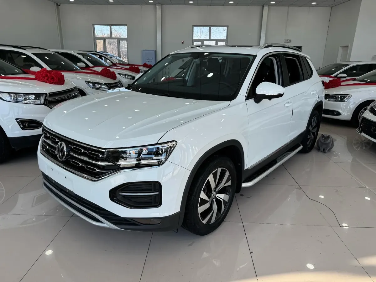 2019 Jeep Cherokee 2.0T 234HP L4 9AT,autocango,china used car exporter,china ev exporter,chinese used car exporter,chinese used ev exporter