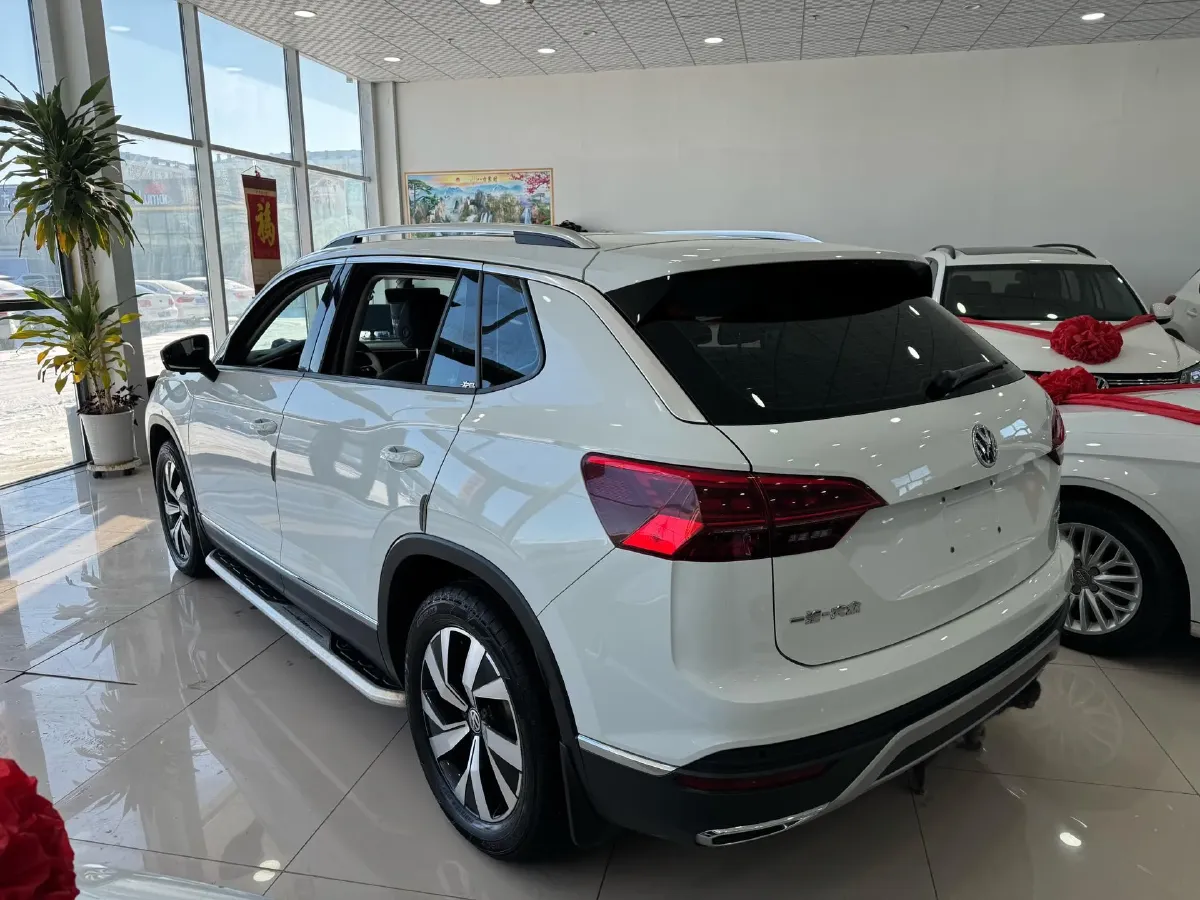 2019 Jeep Cherokee 2.0T 234HP L4 9AT,autocango,china used car exporter,china ev exporter,chinese used car exporter,chinese used ev exporter
