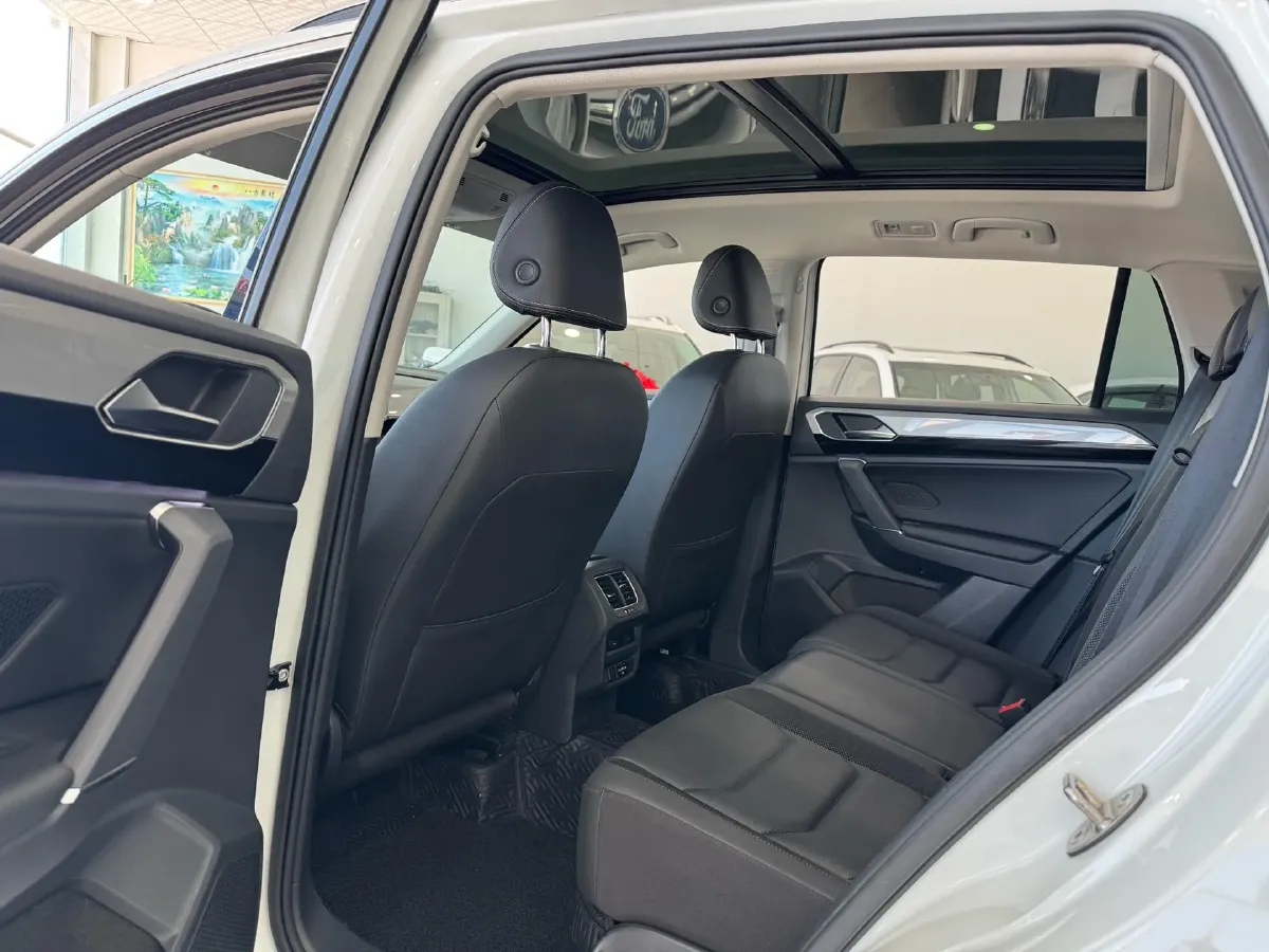 2019 Jeep Cherokee 2.0T 234HP L4 9AT,autocango,china used car exporter,china ev exporter,chinese used car exporter,chinese used ev exporter