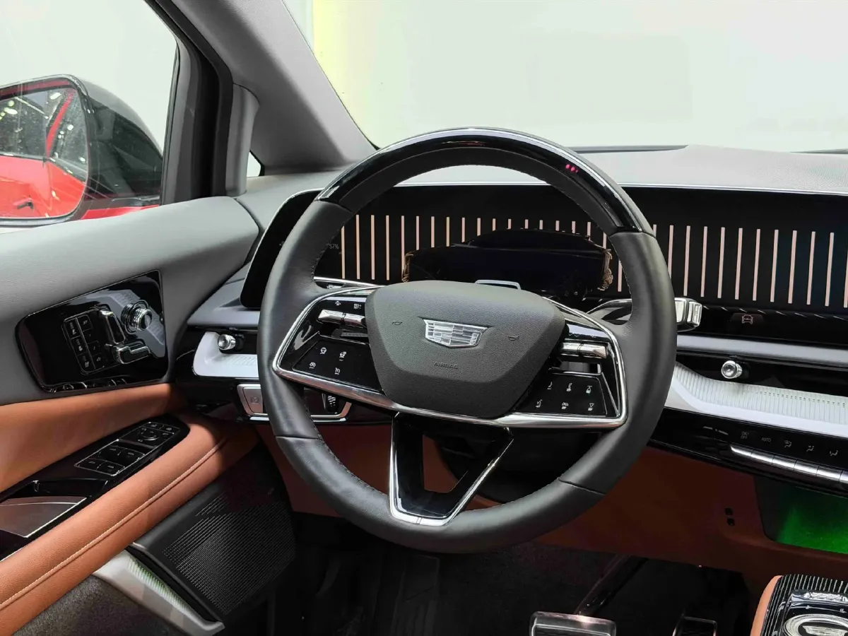 2024 Cadillac OPTIQ BEV 79.7KWH,autocango,china used car exporter,china ev exporter,chinese used car exporter,chinese used ev exporter