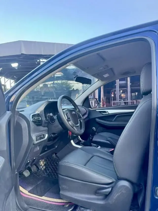 2020 JMC BaoDian 2.5T 140HP L4 5MT,autocango,china used car exporter,china ev exporter,chinese used car exporter,chinese used ev exporter