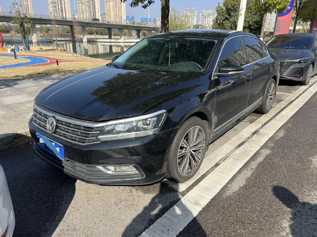 2015 Volkswagen Passat 1.8T 160HP L4 6AT