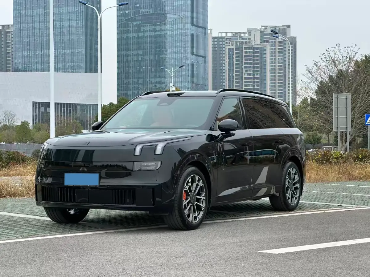 2025 LYNK&CO 900 2.0T 254HP L4 3DHT PHEV
