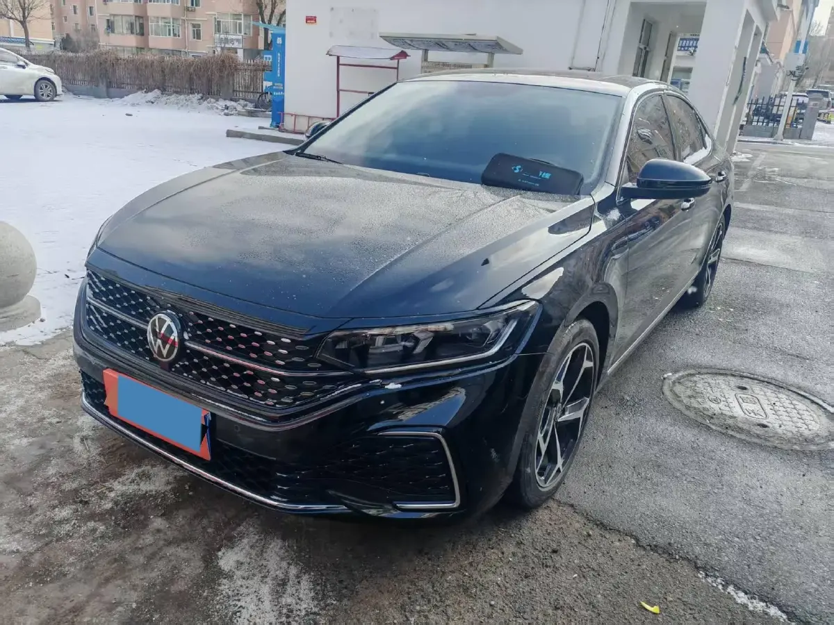 2024 Volkswagen Passat 2.0T 186HP L4 7DCT