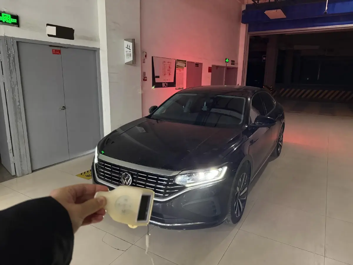 2024 Volkswagen Passat 2.0T 186HP L4 7DCT