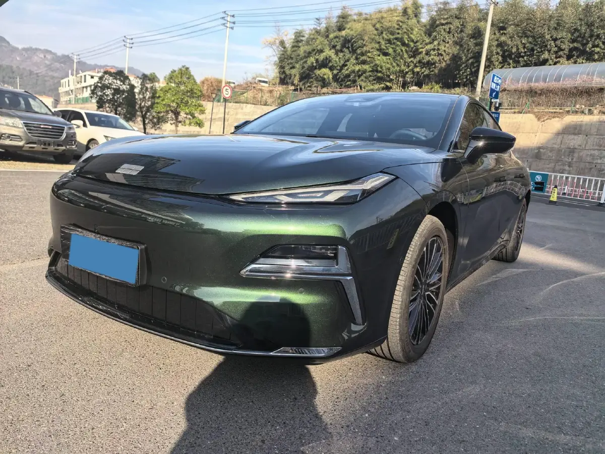 2025 Geely Galaxy Starshine 8 1.5L 112HP L4 1DHT PHEV