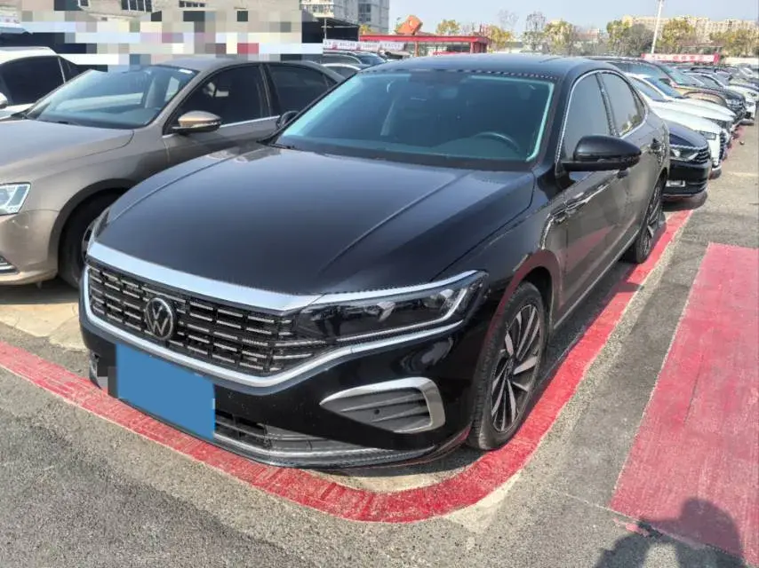 2024 Volkswagen Passat 2.0T 186HP L4 7DCT