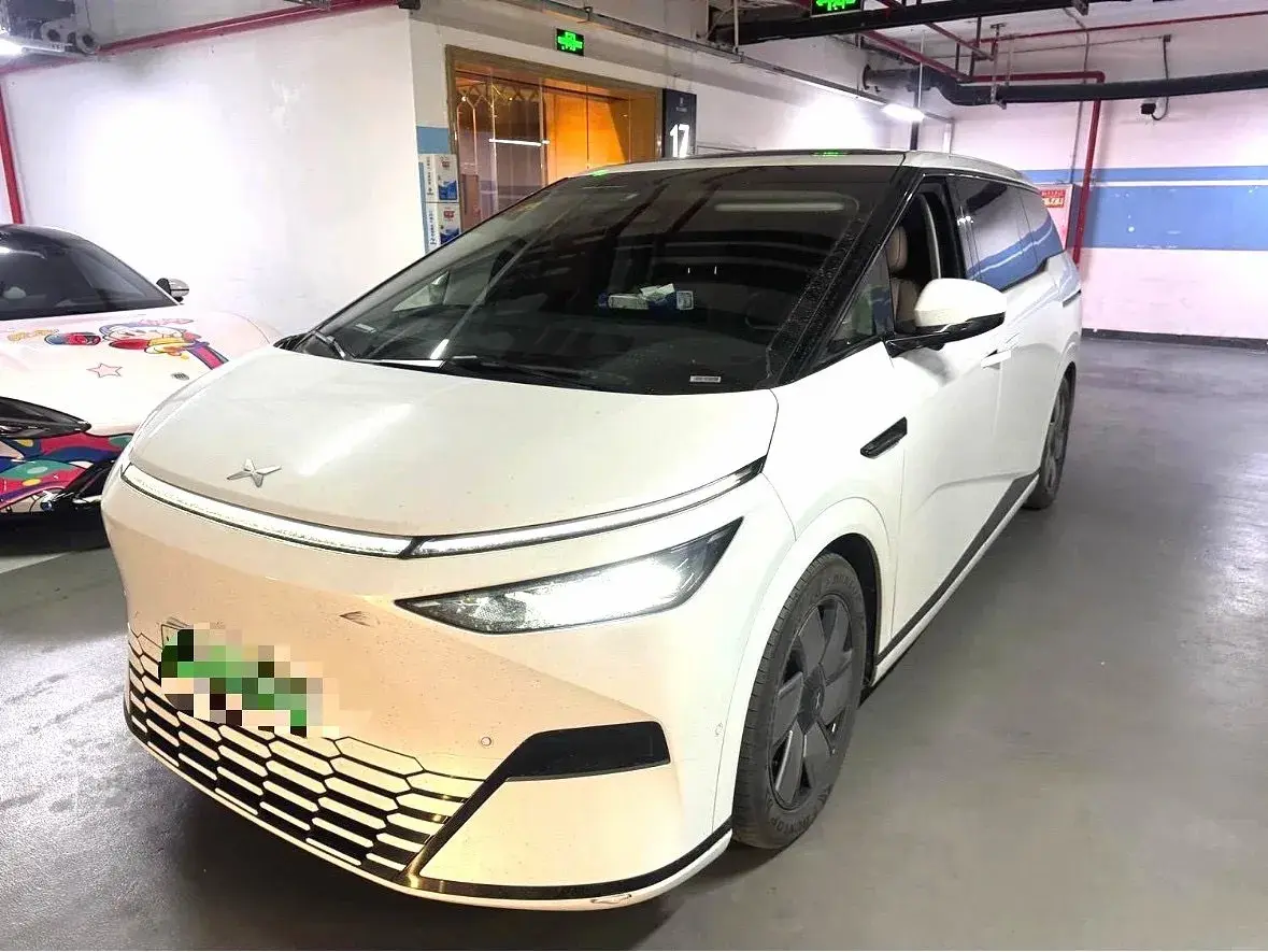 2024 Xpeng X9 BEV 84.5KWH