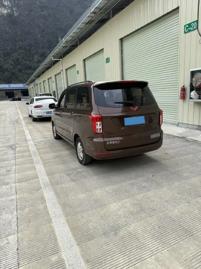 2018 WuLing HongGuang 1.5L 105HP L4 5MT,autocango,china used car exporter,china ev exporter,chinese used car exporter,chinese used ev exporter
