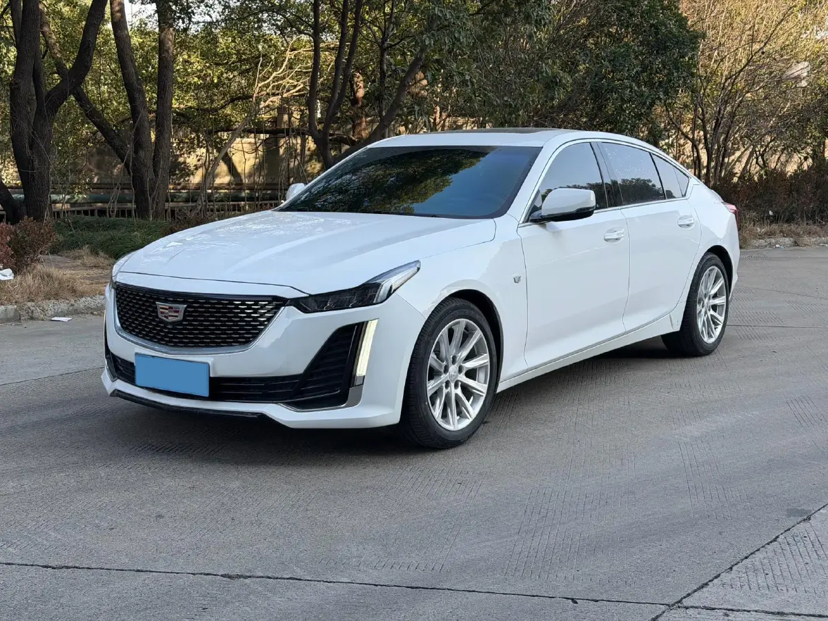 2022 Cadillac CT5 2.0T 237HP L4 10AT