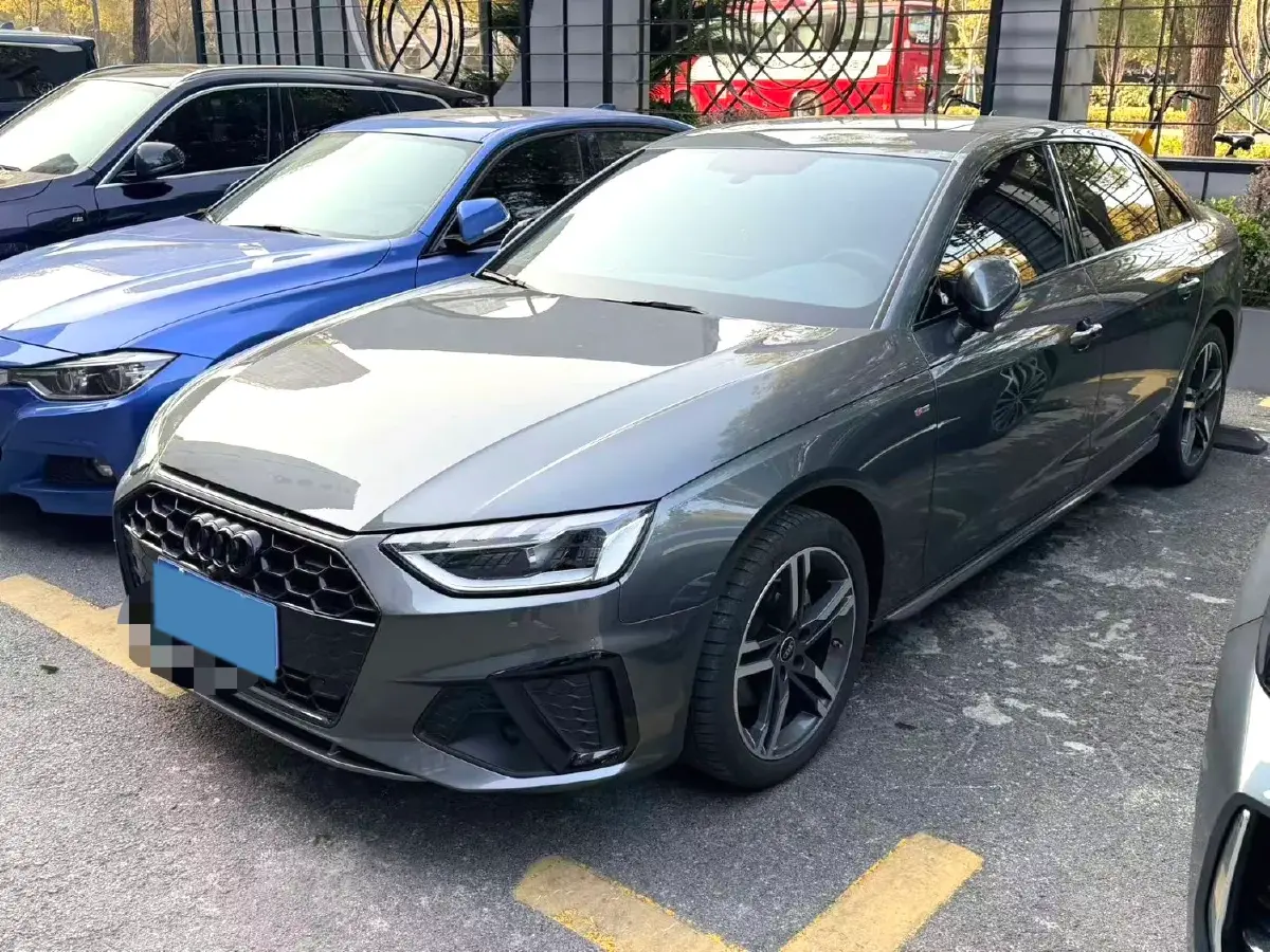 2022 Audi A4L 2.0T 190HP L4 7DCT