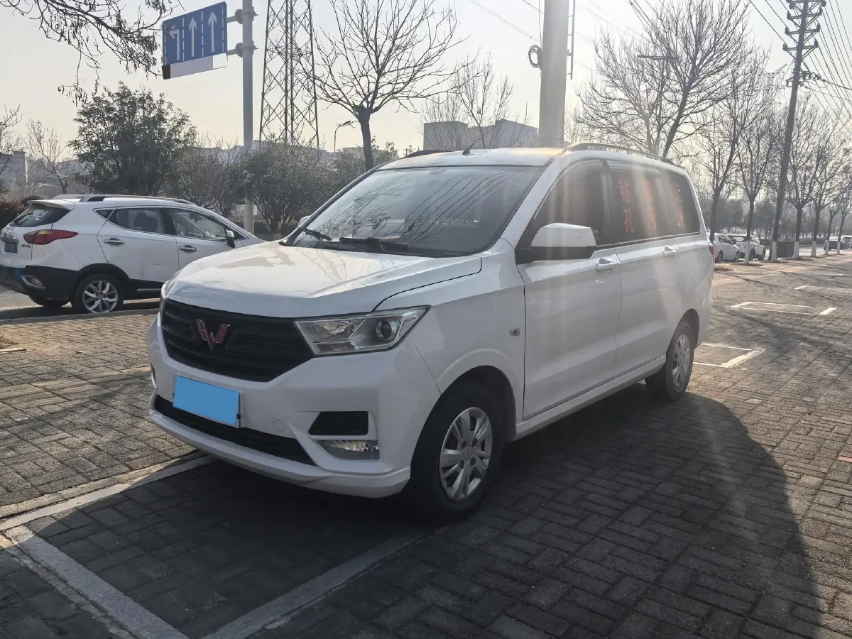 2021 WuLing RongGuang New Truck 1.5L 99HP L4 5MT