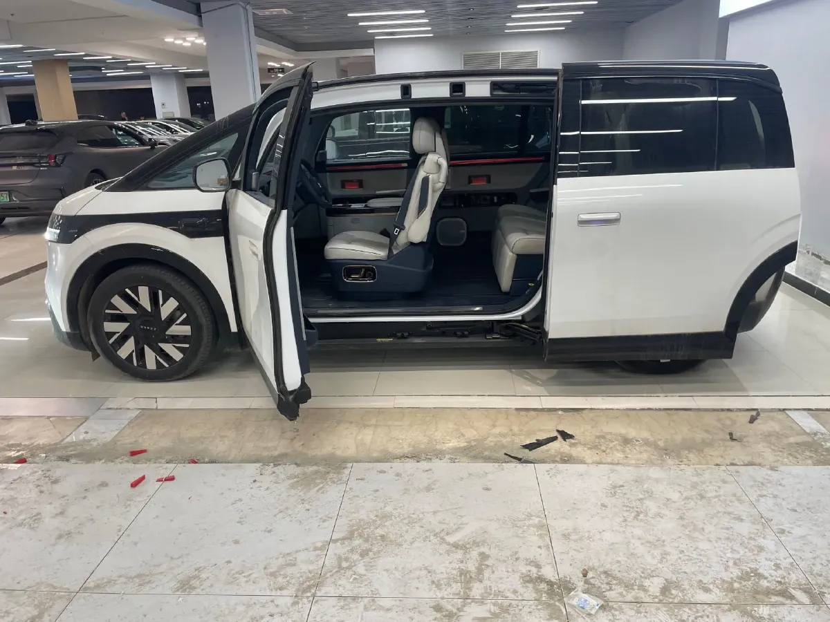 2025 Zeekr MIX BEV 102KWH,autocango,china used car exporter,china ev exporter,chinese used car exporter,chinese used ev exporter