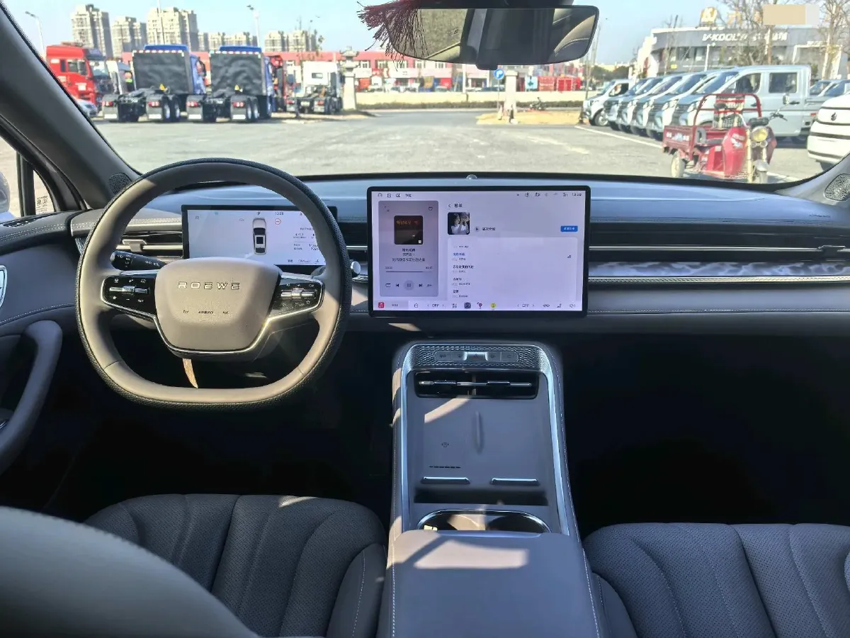 2025 Roewe M7 DMH 1.5L 112HP L4 1DHT PHEV,autocango,china used car exporter,china ev exporter,chinese used car exporter,chinese used ev exporter