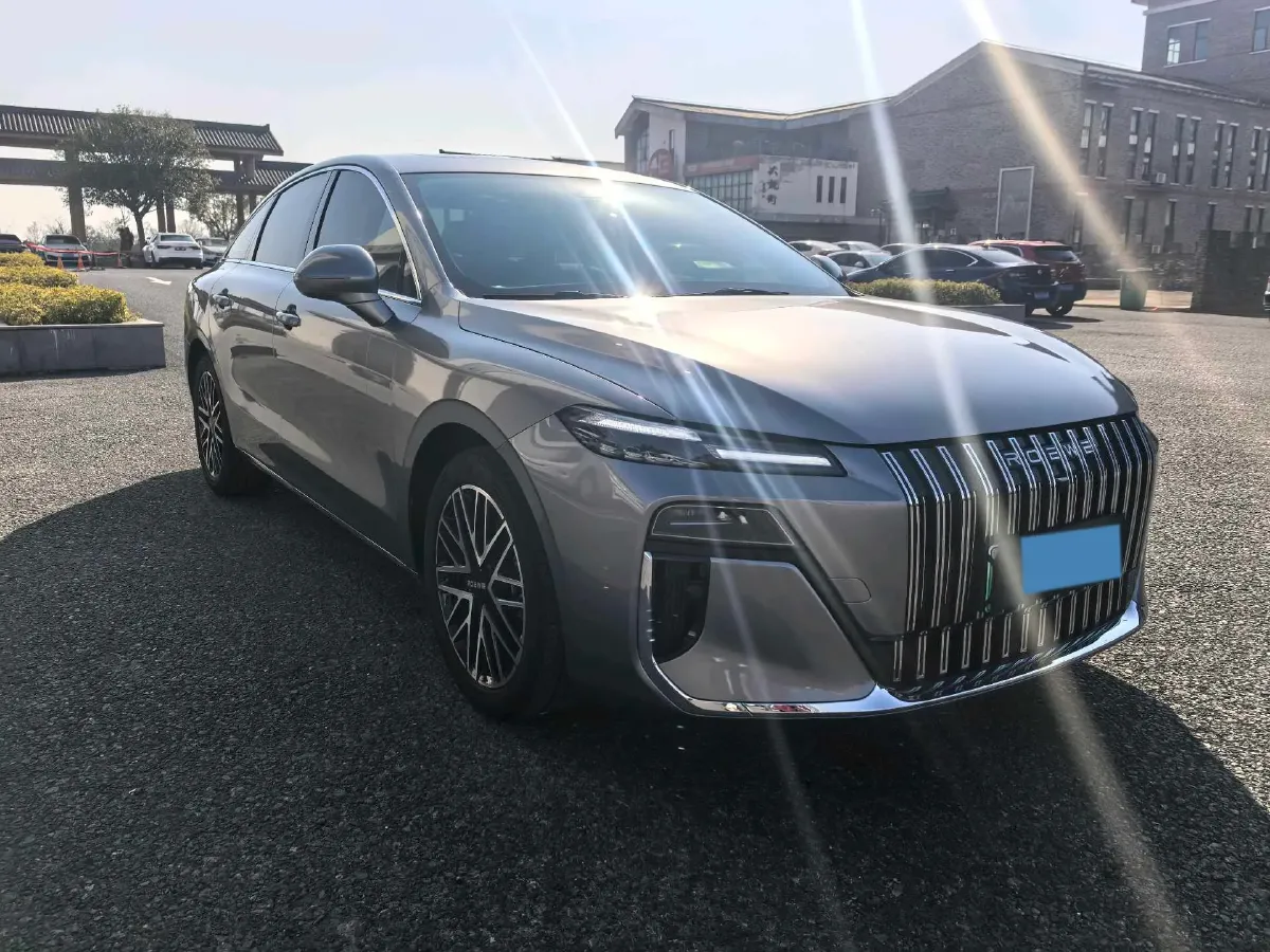 2025 Roewe M7 DMH 1.5L 112HP L4 1DHT PHEV,autocango,china used car exporter,china ev exporter,chinese used car exporter,chinese used ev exporter