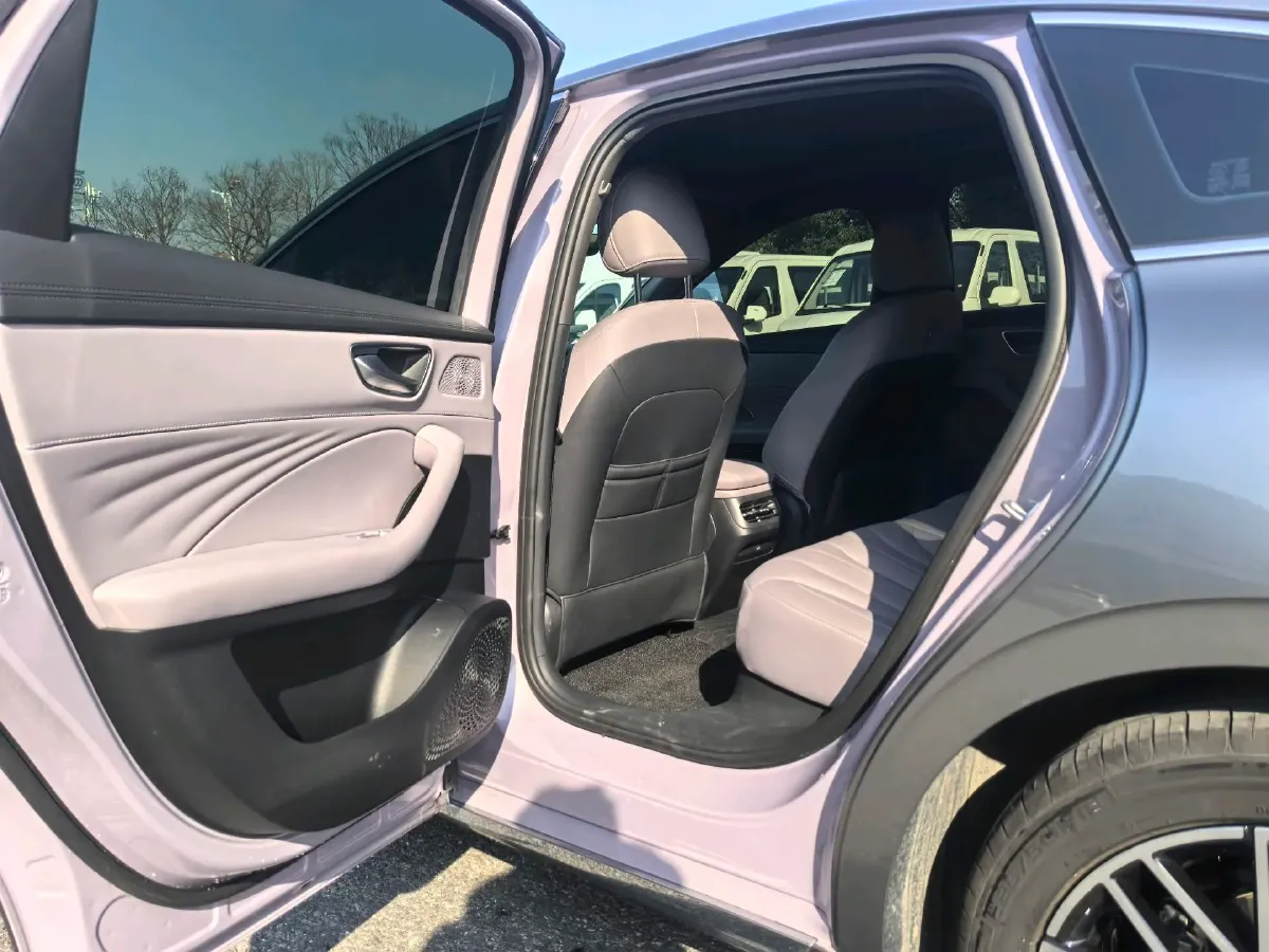 2025 Roewe M7 DMH 1.5L 112HP L4 1DHT PHEV,autocango,china used car exporter,china ev exporter,chinese used car exporter,chinese used ev exporter