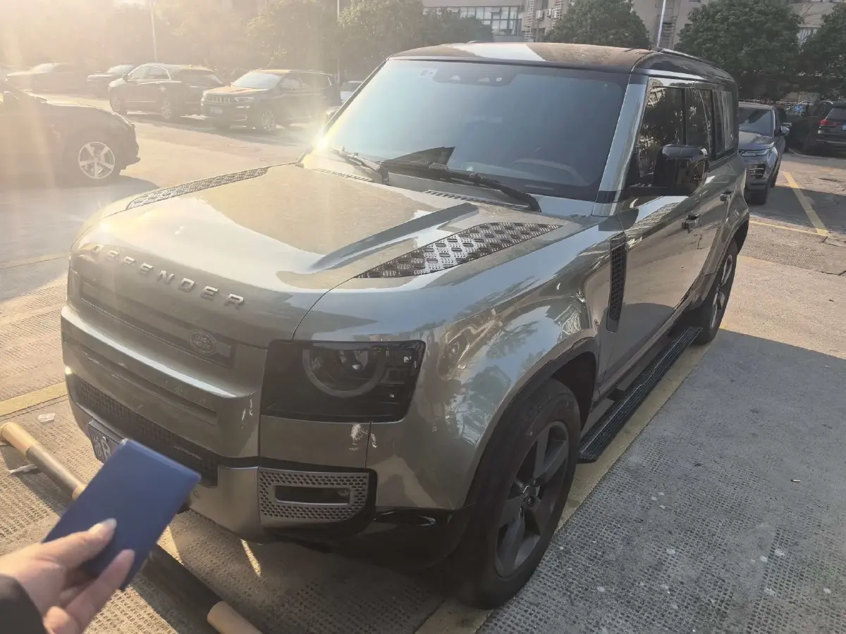 2023 Land Rover Defender 3.0T 400HP L6 8AT